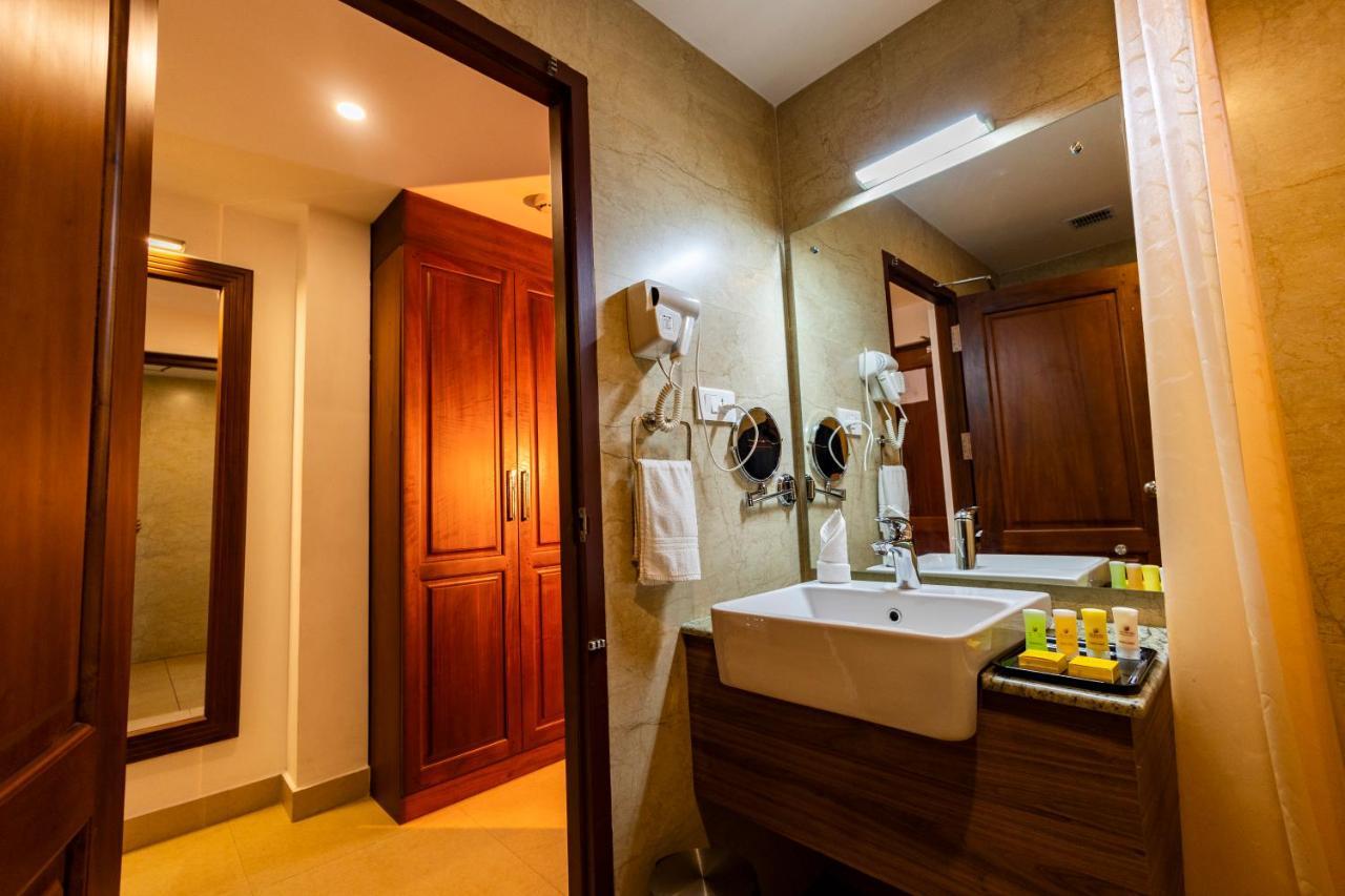 Dev Residency Hotel Thiruvananthapuram Kültér fotó