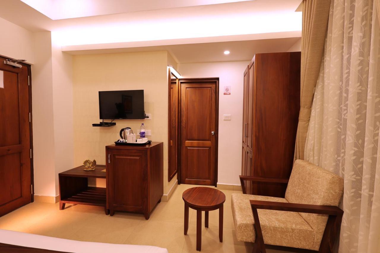 Dev Residency Hotel Thiruvananthapuram Kültér fotó