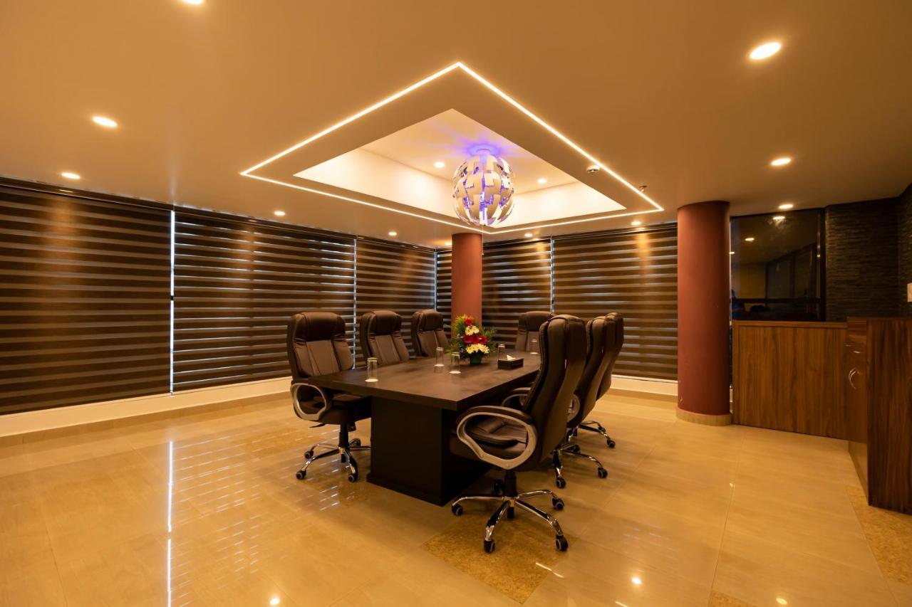 Dev Residency Hotel Thiruvananthapuram Kültér fotó