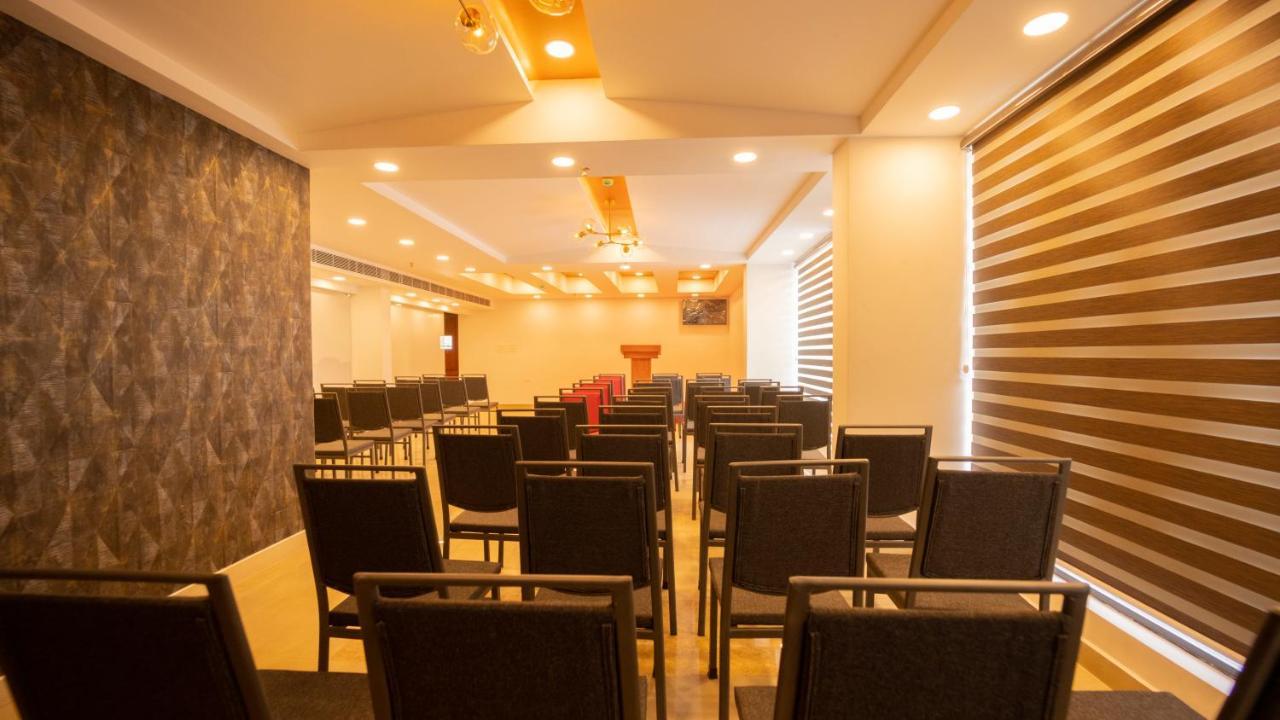 Dev Residency Hotel Thiruvananthapuram Kültér fotó